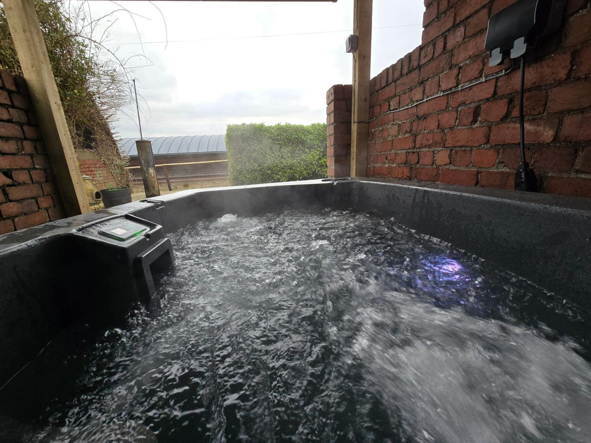 Swallows Nest Guest House - With Hot Tub Abergavenny Eksteriør bilde